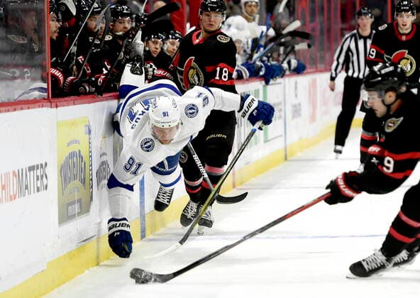 Sport Themen der Woche KW49 December 11, 2021, Ottawa, ON, CANADA: Tampa Bay Lightning centre Steven Stamkos (91) falls after crashing into Ottawa Senators left wing Tim Stutzle (18) at the Sens bench as centre Josh Norris (9) takes the puck during first period NHL, Eishockey Herren, USA hockey action in Ottawa, on Saturday, Dec. 11, 2021. Steven Stamkos Tim Stutzle Josh Norris  - ZUMAc35_ 20211211_zaf_c35_063 Copyright: xJustinxTangx