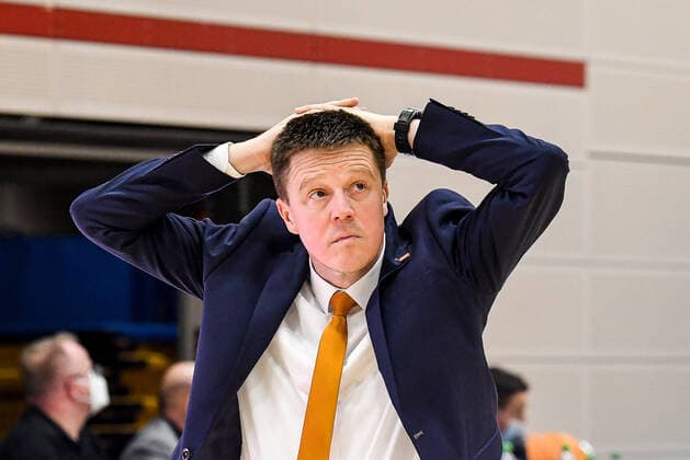 GER, ProA, Team Ehingen Urspring vs RASTA Vechta 11.12.2021, JVG-Halle, Ehingen, GER, ProA, Team Ehingen Urspring vs RASTA Vechta, im Bild Vladimir Lucic (Vechta) leidet beim Spielstand von 84:86