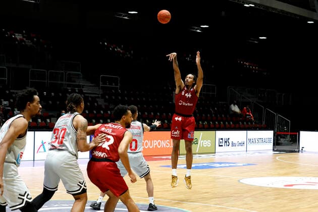 11.12.2021, easyCredit Basketball Bundesliga, BBL, Saison 2021 2022, Herren, Chemnitz Niners - Jobstairs Giessen 46ers Darion Atkins, Niners Chemnitz Chemnitz Messe Chemnitz Sachsen Germany