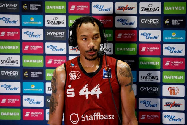 11.12.2021, easyCredit Basketball Bundesliga, BBL, Saison 2021 2022, Herren, Chemnitz Niners - Jobstairs Giessen 46ers Darion Atkins, Niners Chemnitz beim Interview Chemnitz Messe Chemnitz Sachsen Germany