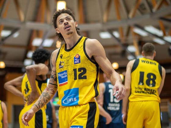 Jonah Radebaugh (MHP Riesen Ludwigsburg, 12), GER, Hakro Merlins Crailsheim vs. MHP Riesen Ludwigsburg, Basketball, Bundesliga, easycredit, 10. Spieltag, Spielzeit 2021 2022, 11.12.2021, GER, Hakro Merlins Crailsheim vs. MHP Riesen Ludwigsburg, Basketball, Bundesliga, easycredit, 10. Spieltag, Spielzeit 2021 2022, 11.12.2021 Ludwigsburg Copyright: xEibner-Pressefoto SaschaxWaltherx EP_EER