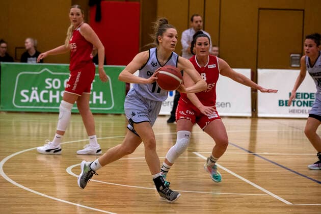 11.12.2021, 2. Toyota Damen Basketball Bundesliga Nord, DBBL, Saison 2021 2022, Damen, Chemcats Chemnitz - BG 89 AVIDES Hurricanes Lucile Peroche, ChemCats Chemnitz Chemnitz Sporthalle am Schlossteich Sachsen Germany