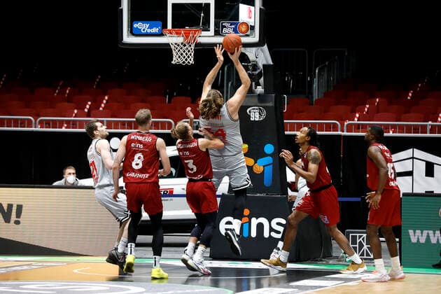 11.12.2021, 2. Toyota Damen Basketball Bundesliga Nord, DBBL, Saison 2021 2022, Damen, Chemcats Chemnitz - BG 89 AVIDES Hurricanes John Bryant, Jobstairs Giessen 46ers, Malte Ziegenhagen, Niners Chemnitz Chemnitz Sporthalle am Schlossteich Sachsen Germany
