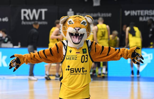 Basketball 2. Bundesliga 2021 2022 13. Spieltag 20.11.2021 in Rottenburg Tigers Tuebingen - Artland Dragons Tigers Maskottchen Walter