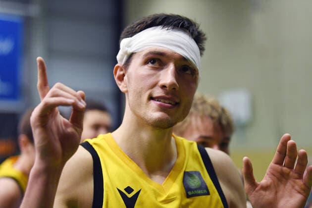 Basketball 2. Bundesliga 2021 2022 13. Spieltag 20.11.2021 in Rottenburg Tigers Tuebingen - Artland Dragons JUBEL Ryan Richard Mikesell (Tigers)