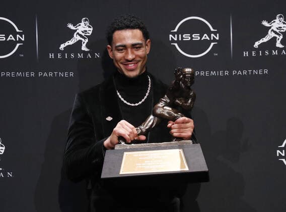 Sport Themen der Woche KW49 Sport Bilder des Tages Quarterback Bryce Young from Alabama arrives for photos after he wins the Heisman Trophy at the Marriott Marquis in New York City on Saturday, December 11, 2021.  NYP20211211158 JOHNxANGELILLO