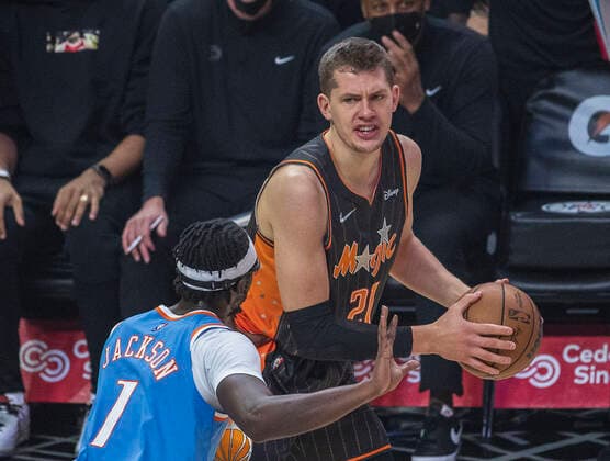 December 11, 2021, Los Angeles, California, USA: Moe Wagner 21 of the Orlando Magic is defended by Reggie Jackson 1 of the Los Angeles Clippers during their NBA, Basketball Herren, USA game on Saturday December 11, 2021 at the Staples Center in Los Angeles, California. Clippers defeat Magic, 106-104. PI Los Angeles USA - ZUMAp124 20211211_zaa_p124_028 Copyright: xARIANAxRUIZx