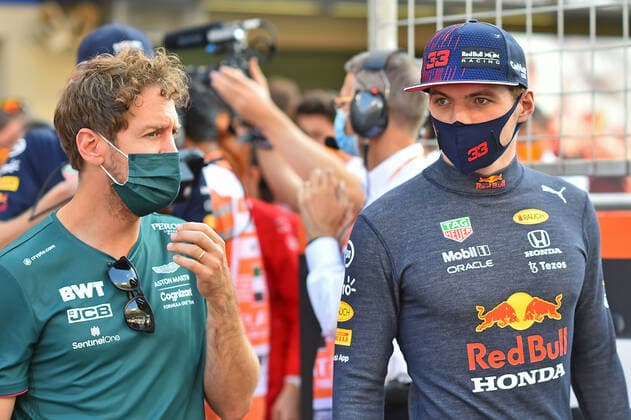 12.12.2021, xekx, Formel 1 FIA, Großer Preis von Abu Dhabi 2021 emspor, v.l. Sebastian Vettel (Aston Martin F1 Team, 5), Max Verstappen (Red Bull Racing, 33) (DFL DFB REGULATIONS PROHIBIT ANY USE OF PHOTOGRAPHS as IMAGE SEQUENCES and or QUASI-VIDEO) Abu Dhabi