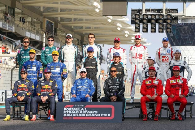 Sport Bilder des Tages ABU DHABI GRAND PRIX 2021, 12 12 2021 Yas Marina Circuit, Yas Island, 12 December 2021 Drivers team photo during the FORMULA 1 ETIHAD AIRWAYS ABU DHABI GRAND PRIX 2021 United Arab Emirates Phil Duncan Editorial Use Only Copyright: xPhilxDuncanx ESM-0291-0002