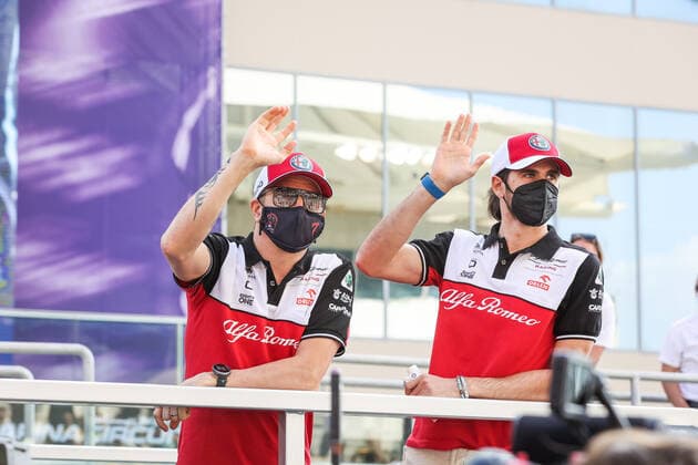 RAIKKONEN Kimi (fin), Alfa Romeo Racing ORLEN C41, GIOVINAZZI Antonio (ita), Alfa Romeo Racing ORLEN C41, portrait during the Formula 1 Etihad Airways Abu Dhabi Grand Prix 2021, 22th round of the 2021 FIA Formula One World Championship, WM, Weltmeisterschaft from December 10 to 12, 2021 on the Yas Marina Circuit, in Yas Island, Abu Dhabi - F1 - ABU DHABI GRAND PRIX 2021 - RACE DPPI Panoramic 00121046_AV6_8272