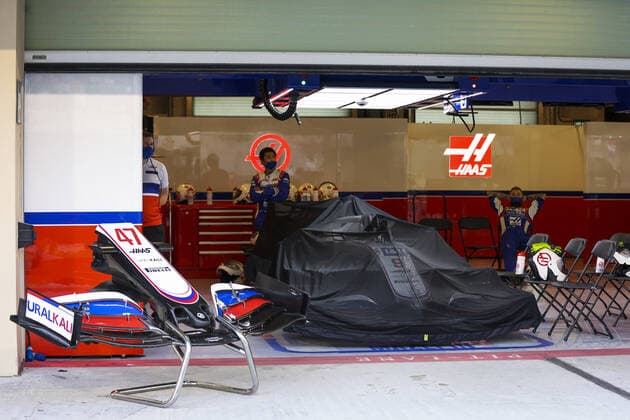 MAZEPIN Nikita (rus), Haas F1 Team VF-21 Ferrari, out of the race due to Covid-19 during the Formula 1 Etihad Airways Abu Dhabi Grand Prix 2021, 22th round of the 2021 FIA Formula One World Championship, WM, Weltmeisterschaft from December 10 to 12, 2021 on the Yas Marina Circuit, in Yas Island, Abu Dhabi - F1 - ABU DHABI GRAND PRIX 2021 - RACE DPPI Panoramic  00121046_AV6_8638.JPG