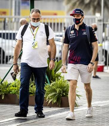 ABU DHABI - Max Verstappen of Red Bull Racing along with Richard Pex (L) on arrival at the Yas Marina Circuit ahead of the Abu Dhabi Grand Prix. Verstappen will take on Lewis Hamilton during the Grand Prix. The two are level in the standings. With a win, Verstappen is the first Dutch Formula 1 champion. REMKO DE WAAL F1 Grand Prix 2021 xVIxANPxSportx xxANPxIVx