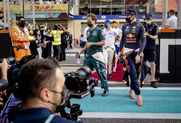 ABU DHABI - Red Bull Racing s Sebastian Vettel and Max Verstappen arrive for the drivers parade during the Abu Dhabi Grand Prix at Yas Marina Circuit on December 12, 2021 in Abu Dhabi, United Arab Emirates. REMKO DE WAAL F1 Grand Prix 2021 xVIxANPxSportx xxANPxIVx