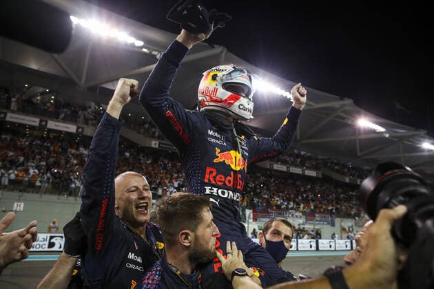 VERSTAPPEN Max (ned), Red Bull Racing Honda RB16B, portrait celebrating his 1st title during the Formula 1 Etihad Airways Abu Dhabi Grand Prix 2021, 22th round of the 2021 FIA Formula One World Championship, WM, Weltmeisterschaft from December 10 to 12, 2021 on the Yas Marina Circuit, in Yas Island, Abu Dhabi - F1 - ABU DHABI GRAND PRIX 2021 - RACE DPPI Panoramic  00121046_FGO01040.JPG
