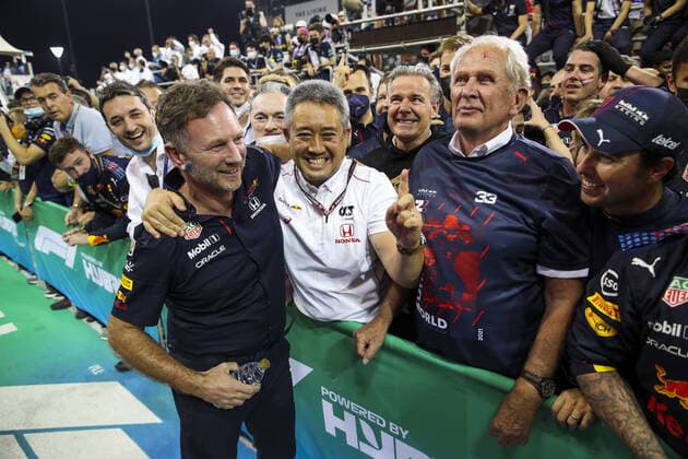HORNER Christian (gbr), Team Principal of Red Bull Racing, TANABE Toyoharu, Technical Director of Honda Racing F1, portrait, MARKO Helmut (aut), Drivers Manager of Red Bull Racing, portrait during the Formula 1 Etihad Airways Abu Dhabi Grand Prix 2021, 22th round of the 2021 FIA Formula One World Championship, WM, Weltmeisterschaft from December 10 to 12, 2021 on the Yas Marina Circuit, in Yas Island, Abu Dhabi - F1 - ABU DHABI GRAND PRIX 2021 - RACE DPPI Panoramic  00121046_FGO01254.JPG