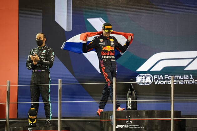 HAMILTON Lewis (gbr), Mercedes AMG F1 GP W12 E Performance, VERSTAPPEN Max (ned), Red Bull Racing Honda RB16B, portrait celebrating his world title during the Formula 1 Etihad Airways Abu Dhabi Grand Prix 2021, 22th round of the 2021 FIA Formula One World Championship, WM, Weltmeisterschaft from December 10 to 12, 2021 on the Yas Marina Circuit, in Yas Island, Abu Dhabi - F1 - ABU DHABI GRAND PRIX 2021 - RACE DPPI Panoramic  00121046_AV6_9013