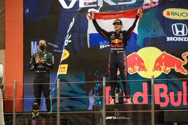 HAMILTON Lewis (gbr), Mercedes AMG F1 GP W12 E Performance, VERSTAPPEN Max (ned), Red Bull Racing Honda RB16B, portrait celebrating his world title during the Formula 1 Etihad Airways Abu Dhabi Grand Prix 2021, 22th round of the 2021 FIA Formula One World Championship, WM, Weltmeisterschaft from December 10 to 12, 2021 on the Yas Marina Circuit, in Yas Island, Abu Dhabi - F1 - ABU DHABI GRAND PRIX 2021 - RACE DPPI Panoramic  00121046_AV6_9025