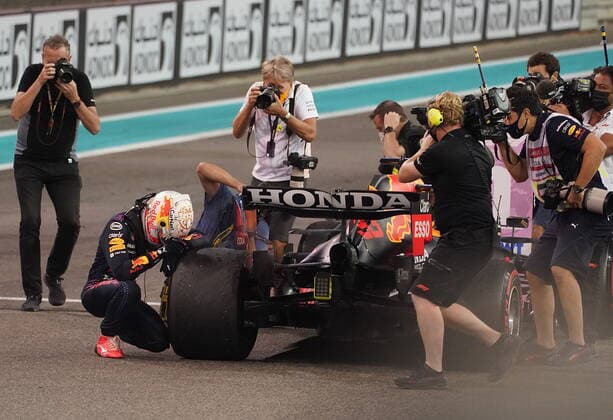 FORMULA 1 ETIHAD AIRWAYS ABU DHABI GRAND PRIX 2021 12.12.2021, Yas Marina Circuit, Abu Dhabi, FORMULA 1 ETIHAD AIRWAYS ABU DHABI GRAND PRIX 2021 , im Bild Der neue Formel 1 Weltmeister Max Verstappen (NEL), Red Bull Racing Honda