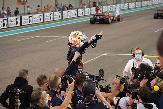 FORMULA 1 ETIHAD AIRWAYS ABU DHABI GRAND PRIX 2021 12.12.2021, Yas Marina Circuit, Abu Dhabi, FORMULA 1 ETIHAD AIRWAYS ABU DHABI GRAND PRIX 2021 , im Bild Der neue Formel 1 Weltmeister Max Verstappen (NEL), Red Bull Racing Honda