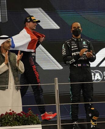 FORMULA 1 ETIHAD AIRWAYS ABU DHABI GRAND PRIX 2021 12.12.2021, Yas Marina Circuit, Abu Dhabi, FORMULA 1 ETIHAD AIRWAYS ABU DHABI GRAND PRIX 2021 , im Bild Podium: Weltmeister Max Verstappen (NEL), Red Bull Racing Honda, Lewis Hamilton (GBR), Mercedes-AMG Petronas Formula One Team
