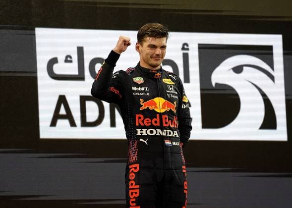 FORMULA 1 ETIHAD AIRWAYS ABU DHABI GRAND PRIX 2021 12.12.2021, Yas Marina Circuit, Abu Dhabi, FORMULA 1 ETIHAD AIRWAYS ABU DHABI GRAND PRIX 2021 , im Bild Podium: Weltmeister Max Verstappen (NEL), Red Bull Racing Honda