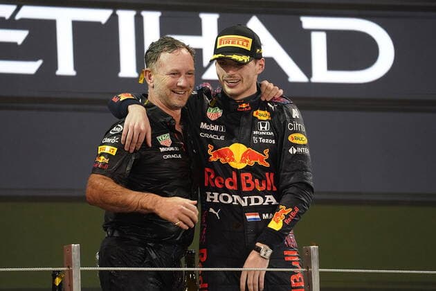 FORMULA 1 ETIHAD AIRWAYS ABU DHABI GRAND PRIX 2021 12.12.2021, Yas Marina Circuit, Abu Dhabi, FORMULA 1 ETIHAD AIRWAYS ABU DHABI GRAND PRIX 2021 , im Bild Podium: Weltmeister Max Verstappen (NEL), Red Bull Racing Honda, Teamchef Christian Horner (Red Bull Racing Honda)