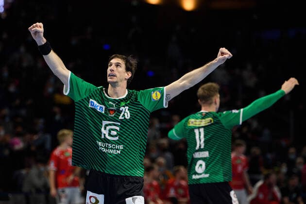 Sport Themen der Woche KW49 Sport Bilder des Tages Viran Morros - 23 Fuechse, Sieg - Freude - Jubel , Fuechse Berlin vs HSV, 12.12.2021, Liqui Moly - Handball 1 Bundesliga, Saison 2021 2022, Maenner, in der Max Schmeling Halle, GER, Berlin, 12.12.2021, 1. BL - HBL, Fuechse Berlin vs HSV Berlin *** Viran Morros 23 Fuechse, victory joy jubilation , Fuechse Berlin vs HSV, 12 12 2021, Liqui Moly Handball 1 Bundesliga, season 2021 2022, men, at Max Schmeling Halle, GER, Berlin, 12 12 2021, 1 BL HBL, Fuechse Berlin vs HSV Berlin Copyright: xEibner-Pressefoto UwexKochx EP_UKH