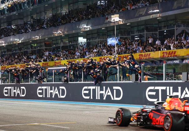 33 Max Verstappen (NED, Red Bull Racing), F1 Grand Prix of Abu Dhabi at Yas Marina Circuit on December 12, 2021 in Abu Dhabi, United Arab Emirates. (Photo by HOCH ZWEI) Abu Dhabi United Arab Emirates