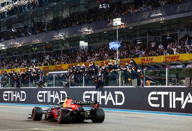 33 Max Verstappen (NED, Red Bull Racing), F1 Grand Prix of Abu Dhabi at Yas Marina Circuit on December 12, 2021 in Abu Dhabi, United Arab Emirates. (Photo by HOCH ZWEI) Abu Dhabi United Arab Emirates