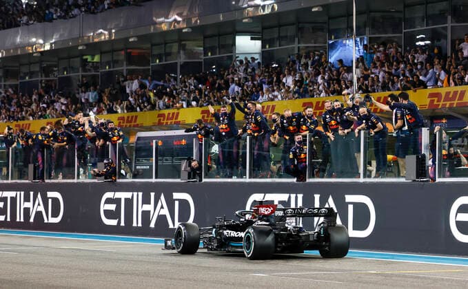 44 Lewis Hamilton (GBR, Mercedes-AMG Petronas F1 Team), F1 Grand Prix of Abu Dhabi at Yas Marina Circuit on December 12, 2021 in Abu Dhabi, United Arab Emirates. (Photo by HOCH ZWEI) Abu Dhabi United Arab Emirates