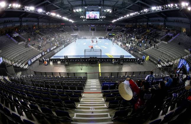 Stuttgart , LIQUI MOLY HBL , Handball Bundesliga TVB 1898 Stuttgart vs. TSV Hannover - Burgdorf , Übersicht Porsche Arena mit 750 Zuschauer *** Stuttgart , LIQUI MOLY HBL , Handball Bundesliga TVB 1898 Stuttgart vs TSV Hannover Burgdorf , Overview Porsche Arena with 750 spectators