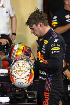 12.12.2021, xekx, Formel 1 FIA, Großer Preis von Abu Dhabi 2021 emspor, Sieger des Rennens und Weltmeister 2021 Max Verstappen (Red Bull Racing, 33) (DFL DFB REGULATIONS PROHIBIT ANY USE OF PHOTOGRAPHS as IMAGE SEQUENCES and or QUASI-VIDEO) Abu Dhabi