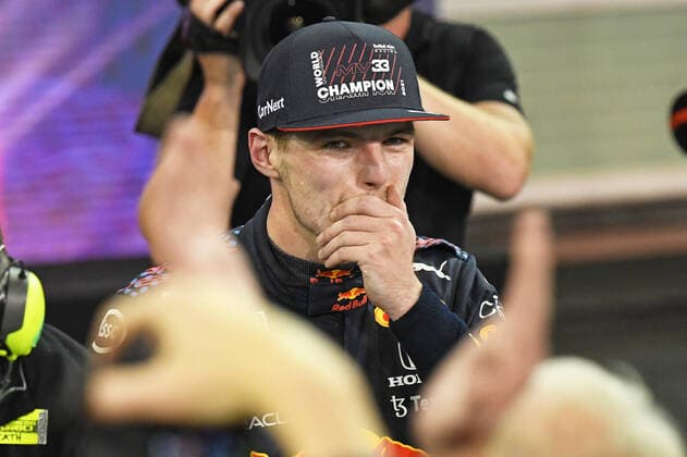 12.12.2021, xekx, Formel 1 FIA, Großer Preis von Abu Dhabi 2021 emspor, Max Verstappen (Red Bull Racing, 33) Weltmeister und Sieger des Rennens (DFL DFB REGULATIONS PROHIBIT ANY USE OF PHOTOGRAPHS as IMAGE SEQUENCES and or QUASI-VIDEO) Abu Dhabi