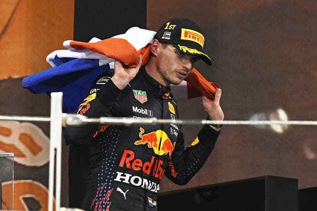 12.12.2021, xekx, Formel 1 FIA, Großer Preis von Abu Dhabi 2021 emspor, Max Verstappen (Red Bull Racing, 33) Weltmeister und Sieger des Rennens (DFL DFB REGULATIONS PROHIBIT ANY USE OF PHOTOGRAPHS as IMAGE SEQUENCES and or QUASI-VIDEO) Abu Dhabi