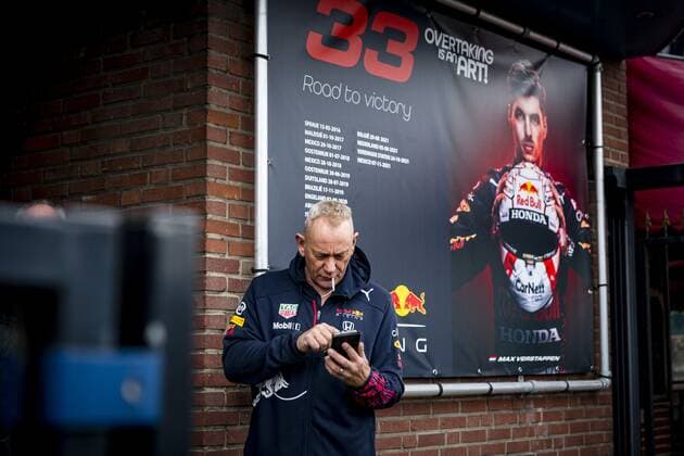 MONTFORT - Fans of Max Verstappen arrive at the Dancing Housmans cafe in Montfort. In the cafe of the late Robert Kumpen, Max s grandfather, fans watch the Abu Dhabi F1 Grand Prix where the driver can become the first F1 Champion of the Netherlands. ANP Dutch Height Rob Engelaar xVIxANPxSportx xRobxEngelaarxIVx