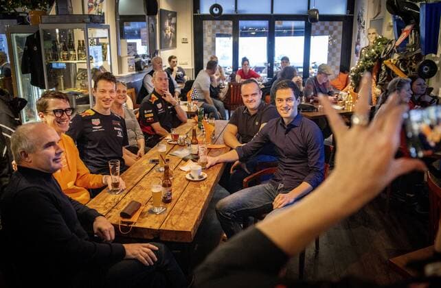 ZANDVOORT- Max Verstappen fans gather at cafe Rabbel to watch this season s decisive race. Verstappen and Hamilton compete in Abu Dhabi for the world title in Formula 1. Verstappen is on the hunt for his first title in Formula 1. Hamilton can become champion for the eighth time. ANP RAMON VAN FLYMEN xVIxANPxSportx xxANPxIVx