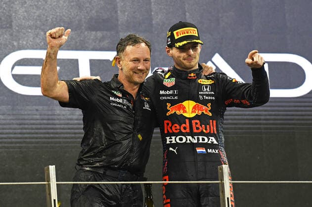 12.12.2021, xekx, Formel 1 FIA, Großer Preis von Abu Dhabi 2021 emspor, v.r. Max Verstappen (Red Bull Racing, 33) Weltmeister und Sieger des Rennens, Christian Horner (Teamchef Red Bull Racing) (DFL DFB REGULATIONS PROHIBIT ANY USE OF PHOTOGRAPHS as IMAGE SEQUENCES and or QUASI-VIDEO) Abu Dhabi