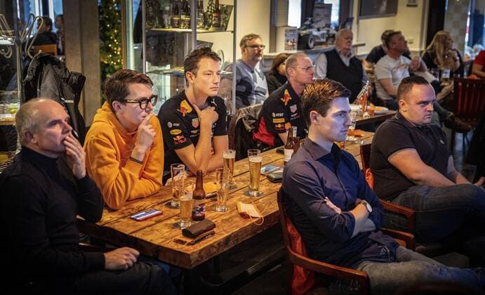 ZANDVOORT- Max Verstappen fans gather at cafe Rabbel to watch this season s decisive race. Verstappen and Hamilton compete in Abu Dhabi for the world title in Formula 1. Verstappen is on the hunt for his first title in Formula 1. Hamilton can become champion for the eighth time. ANP RAMON VAN FLYMEN xVIxANPxSportx xxANPxIVx