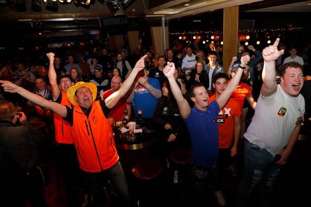 MONTFORT - Max Verstappen fans are euphoric after Verstappen won the decisive race in Abu Dhabi to become Formula 1 world champion for the first time. Jos Verstappen, father of, is originally from the Limburg village. ANP BAS CZERWINSKIA xVIxANPxSportx xxANPxIVx