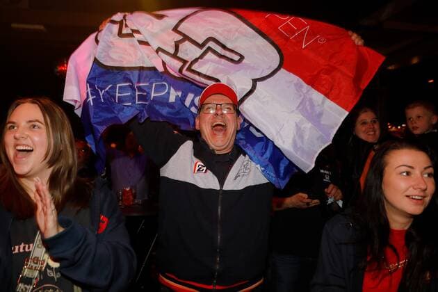 MONTFORT - Max Verstappen fans are euphoric after Verstappen won the decisive race in Abu Dhabi to become Formula 1 world champion for the first time. Jos Verstappen, father of, is originally from the Limburg village. ANP BAS CZERWINSKIA xVIxANPxSportx xxANPxIVx