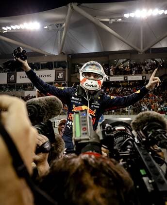 ABU DHABI - Max Verstappen of Red Bull Racing after winning the Formula 1 World Championship, WM, Weltmeisterschaft after the Abu Dhabi Grand Prix at Yas Marina Circuit on December 12, 2021 in Abu Dhabi, United Arab Emirates. REMKO DE WAAL F1 Grand Prix 2021 xVIxANPxSportx xxANPxIVx