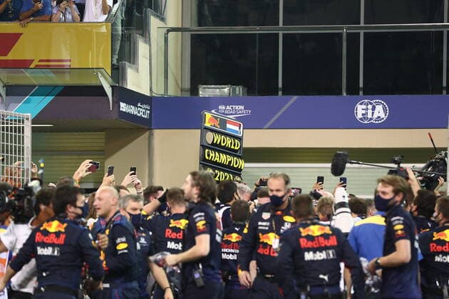 FORMULA 1 ETIHAD AIRWAYS ABU DHABI GRAND PRIX 2021 12.12.2021, Yas Marina Circuit, Abu Dhabi, FORMULA 1 ETIHAD AIRWAYS ABU DHABI GRAND PRIX 2021 , im Bild Der neue Weltmeister Max Verstappen (NEL), Red Bull Racing Honda