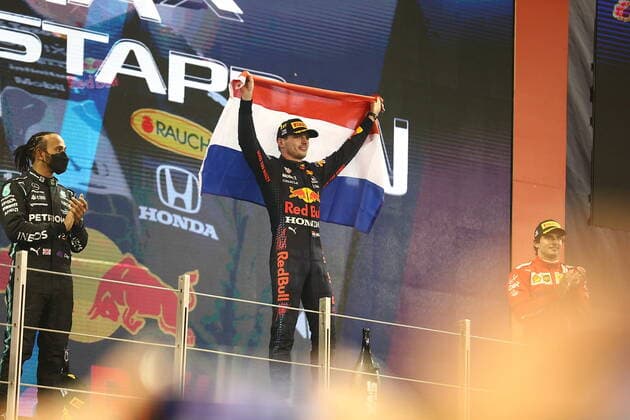 FORMULA 1 ETIHAD AIRWAYS ABU DHABI GRAND PRIX 2021 12.12.2021, Yas Marina Circuit, Abu Dhabi, FORMULA 1 ETIHAD AIRWAYS ABU DHABI GRAND PRIX 2021 , im Bild Podium: Weltmeister Max Verstappen (NEL), Red Bull Racing Honda, Lewis Hamilton (GBR), Mercedes-AMG Petronas Formula One Team, Carlos Sainz Jr. (ESP), Scuderia Ferrari Mission Winnow