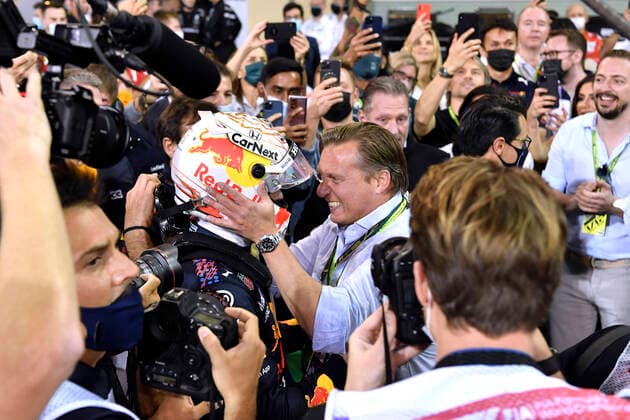 VERSTAPPEN Max F1 Team Red Bull Racing Sieger von Abu Dhabi 2021 und neuer F 1 Weltmeister F1 FIA Grand Prix von Abu Dhabi 2021 am 12.12.2021 in den VAE auf dem Yas Marina Circuit