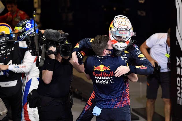 VERSTAPPEN Max F1 Team Red Bull Racing Sieger von Abu Dhabi 2021 und neuer F 1 Weltmeister F1 FIA Grand Prix von Abu Dhabi 2021 am 12.12.2021 in den VAE auf dem Yas Marina Circuit