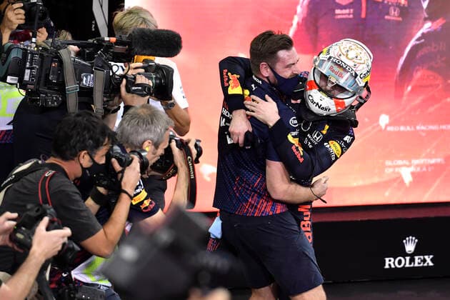 VERSTAPPEN Max F1 Team Red Bull Racing Sieger von Abu Dhabi 2021 und neuer F 1 Weltmeister F1 FIA Grand Prix von Abu Dhabi 2021 am 12.12.2021 in den VAE auf dem Yas Marina Circuit
