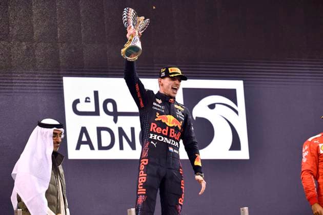 VERSTAPPEN Max F1 Team Red Bull Racing Sieger von Abu Dhabi 2021 und neuer F 1 Weltmeister bei der Siegerehrung F1 FIA Grand Prix von Abu Dhabi 2021 am 12.12.2021 in den VAE auf dem Yas Marina Circuit
