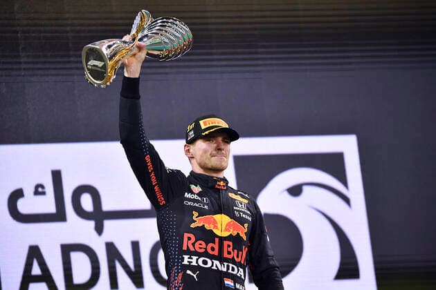 VERSTAPPEN Max F1 Team Red Bull Racing Sieger von Abu Dhabi 2021 und neuer F 1 Weltmeister bei der Siegerehrung F1 FIA Grand Prix von Abu Dhabi 2021 am 12.12.2021 in den VAE auf dem Yas Marina Circuit