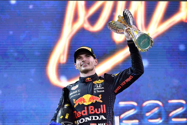 VERSTAPPEN Max F1 Team Red Bull Racing Sieger von Abu Dhabi 2021 und neuer F 1 Weltmeister bei der Siegerehrung F1 FIA Grand Prix von Abu Dhabi 2021 am 12.12.2021 in den VAE auf dem Yas Marina Circuit