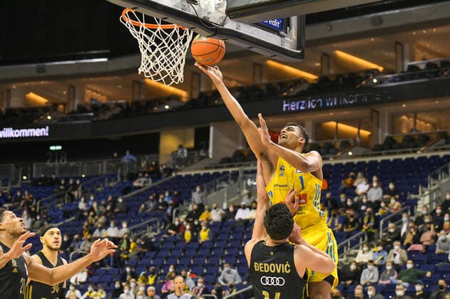 12.12.2021, xlakx, Basketball BBL Bundesliga, Alba Berlin - FC Bayern Muenchen emspor, v.l. Oscar Da Silva (Alba Berlin No.1),Nihad Djedovic (FC Bayern Muenchen No.14) Berlin